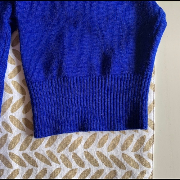 Cable and Gauge Women’s Sweater - Picture 4 of 4